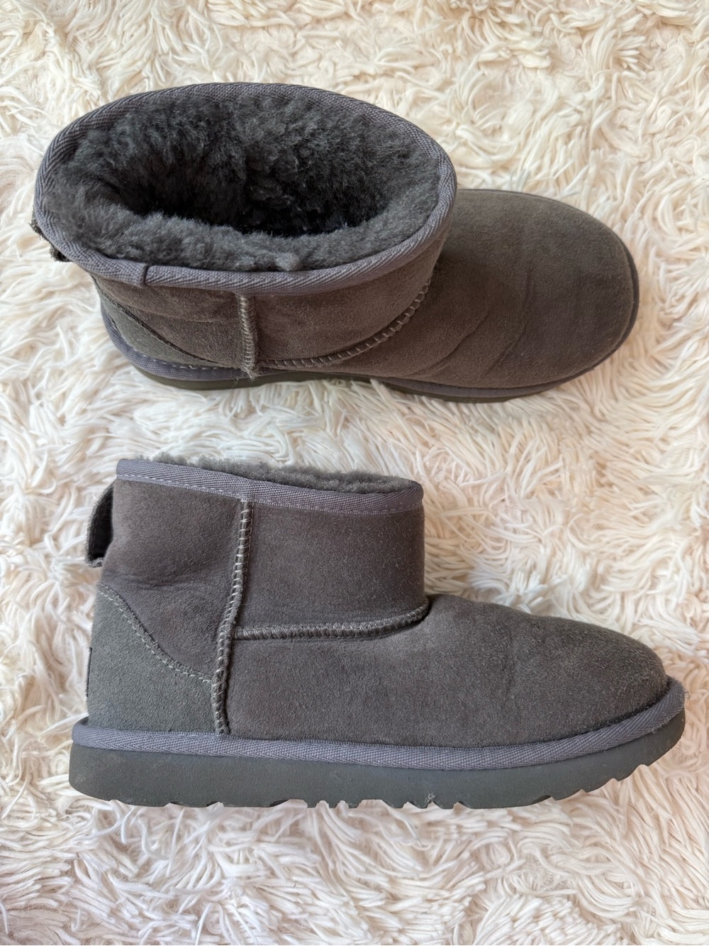 UGG Ultra Mini Boots Gray Sheepskin Suede Ankle Winter Boots Women’s US 3